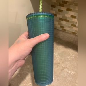 BNWT GREEN AND LIME GREEN GRIDDED LARGE STARBUCKS TUMBLER WITH STRAW!
